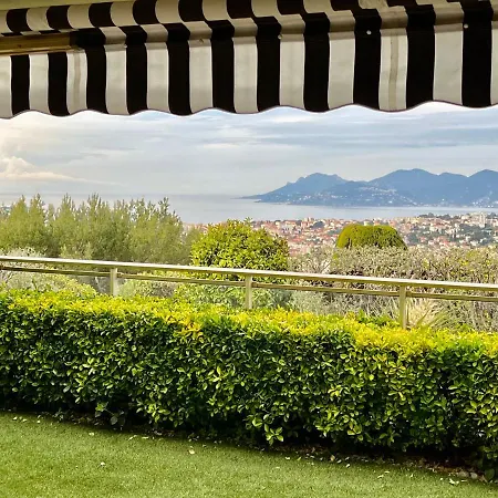 Garden Sea View - Victoria -
