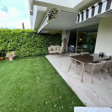Garden Sea View - Victoria -