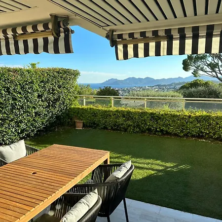 Apartment Garden Sea View - Victoria - *