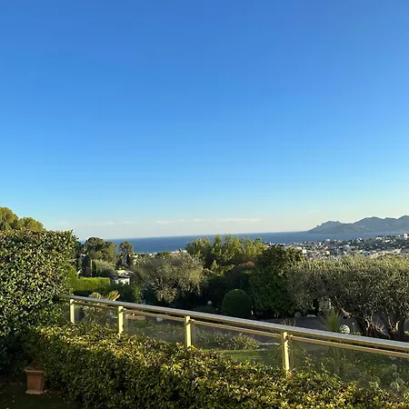 Garden Sea View - Victoria - *