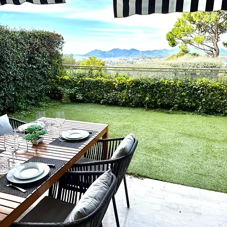 Garden Sea View - Victoria - *