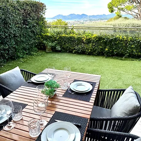 Garden Sea View - Victoria -