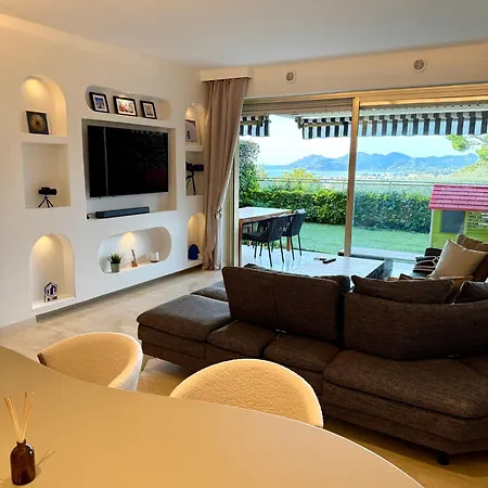 Garden Sea View - Victoria - *