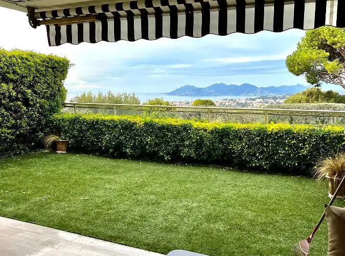 Garden Sea View - Victoria -