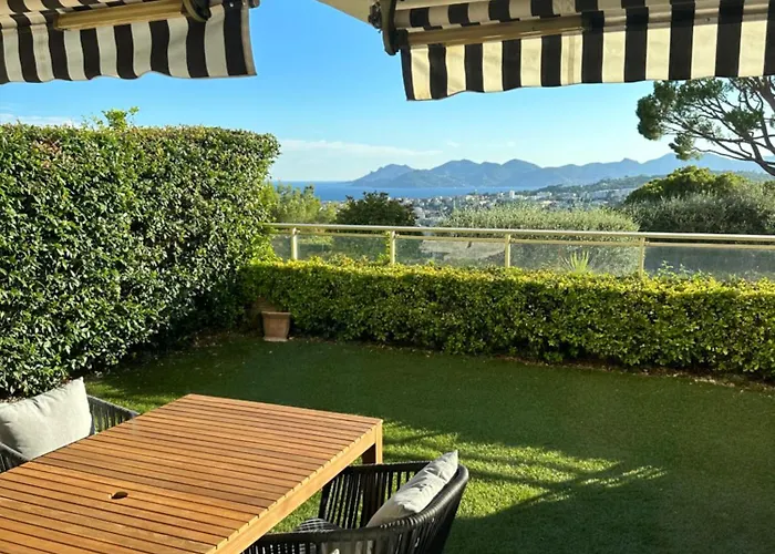 Apartment Garden Sea View - Victoria - *
