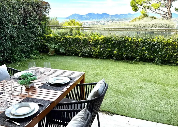 Garden Sea View - Victoria - *