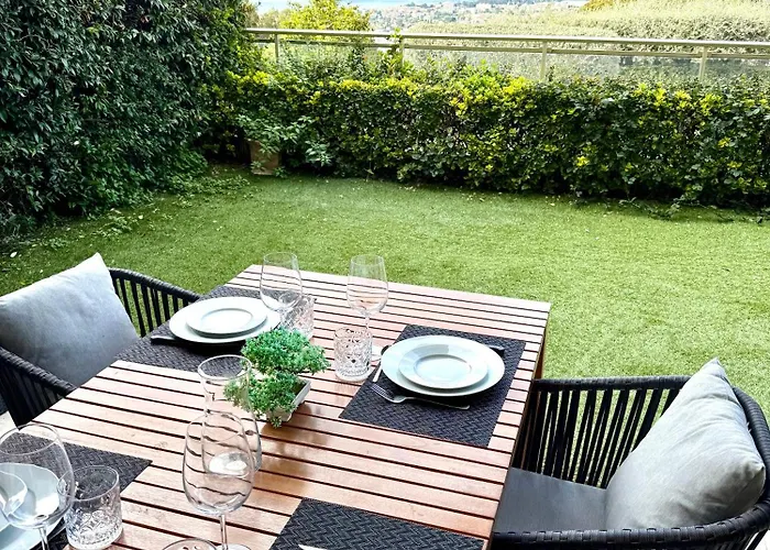 Garden Sea View - Victoria -