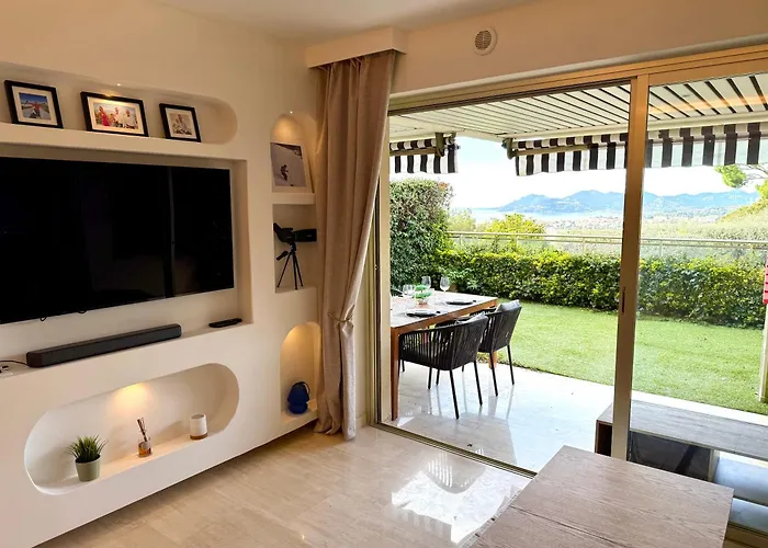 Garden Sea View - Victoria - *