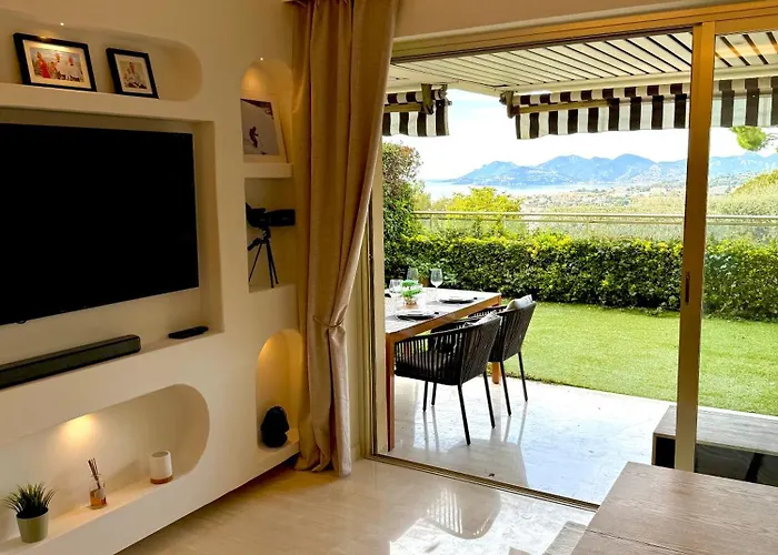 Garden Sea View - Victoria -
