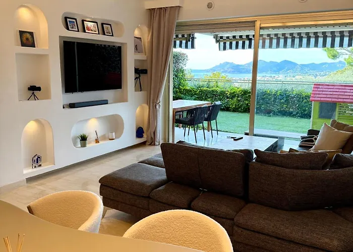 Garden Sea View - Victoria - *