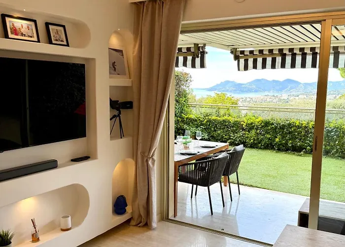 Garden Sea View - Victoria -